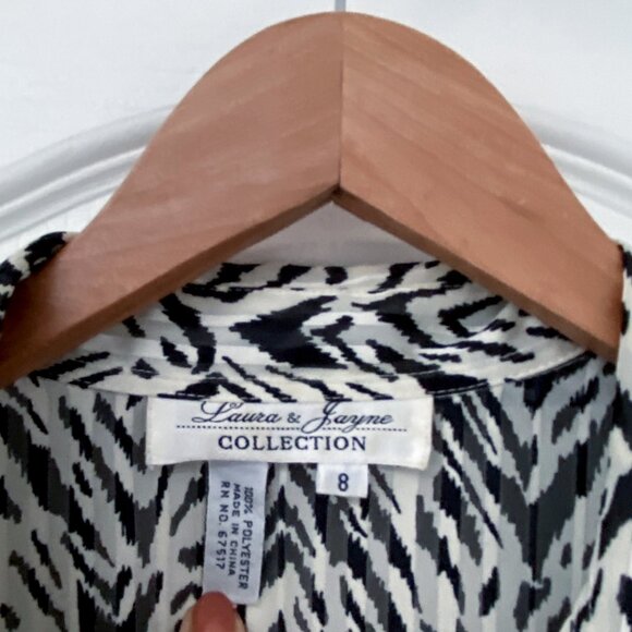 Laura & Jayne - Vintage Lightweight Tribal Patterned Blouse - Picture 3 of 7